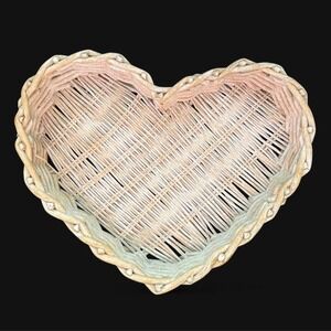 Vintage Woven Rattan Heart Basket/Shelf🤎🧺